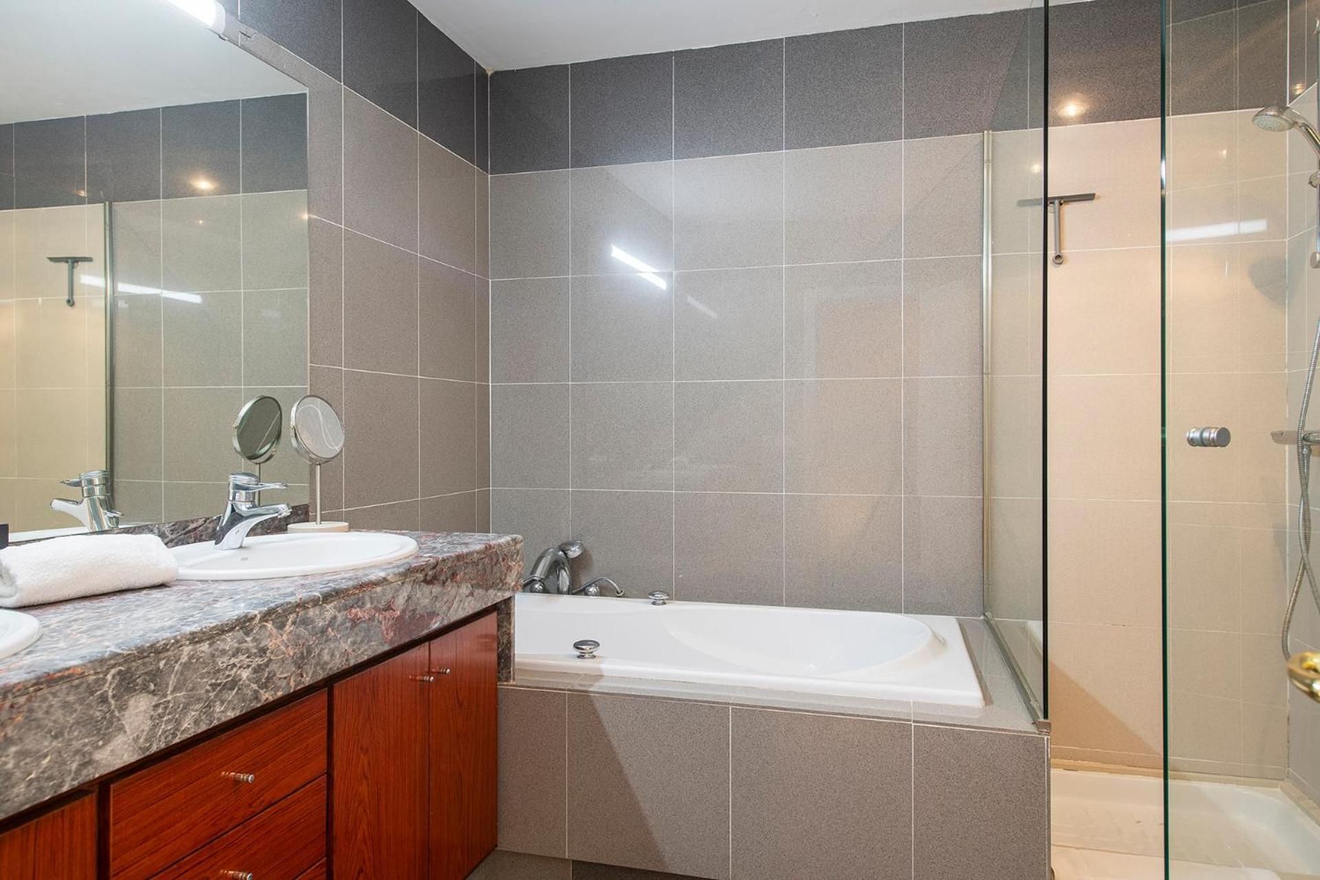 Sleep & Stay Luxury Top Floor Apt With Terrace Херона Екстериор снимка